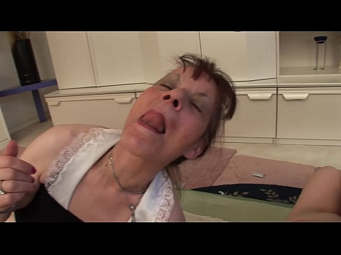 ❤️ To bedstemødre og en bedstefar har en trekant Sex video at da.tradeis.top ❌️❤