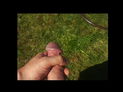 ❤️ Hot hottie får sin lyserøde fisse kneppet og kommer med en sprøjte i en sommerhave Sex video at da.tradeis.top ❌️❤